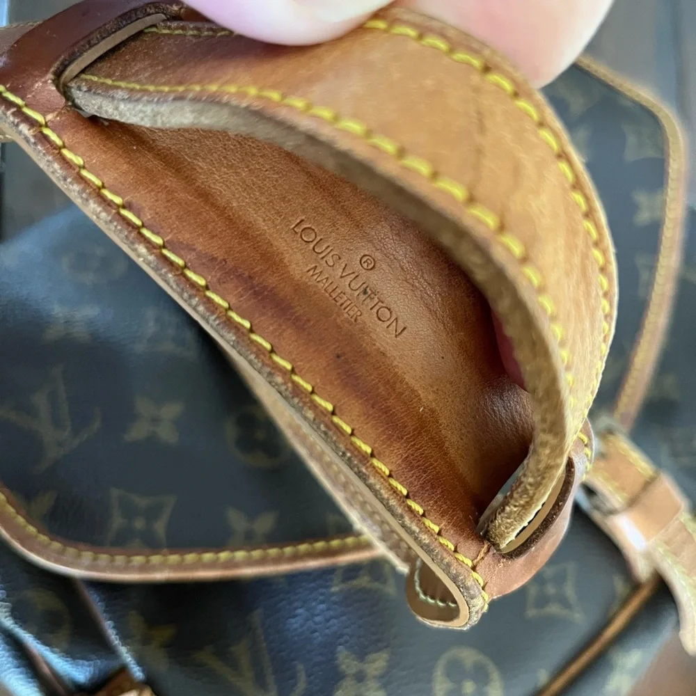 Louis Vuitton Saumur 30 in Monogram - Picture 8 of 15